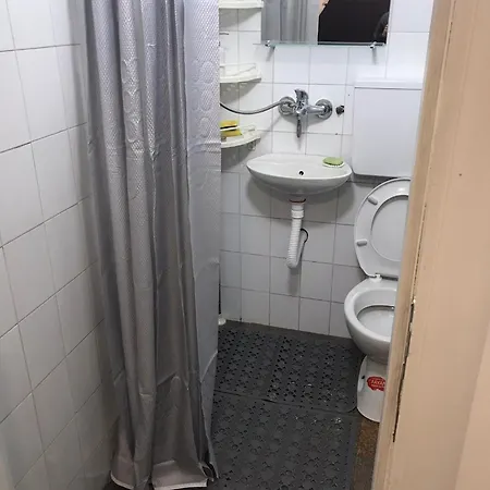 Near Highway Free Parking