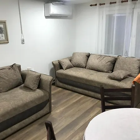 Near Highway Free Parking *