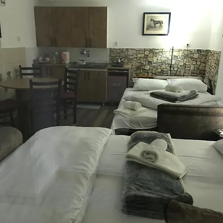 Apartment Near Highway Free Parking *