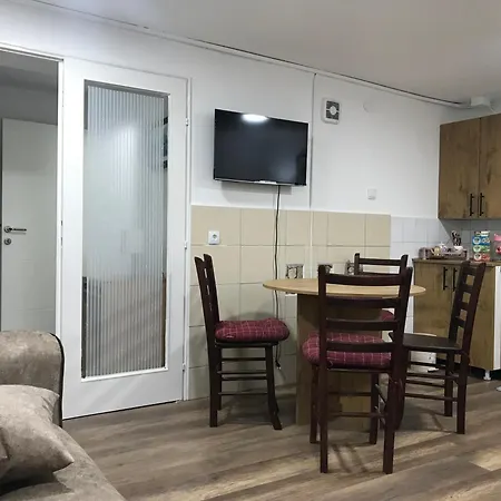 Near Highway Free Parking Appartement