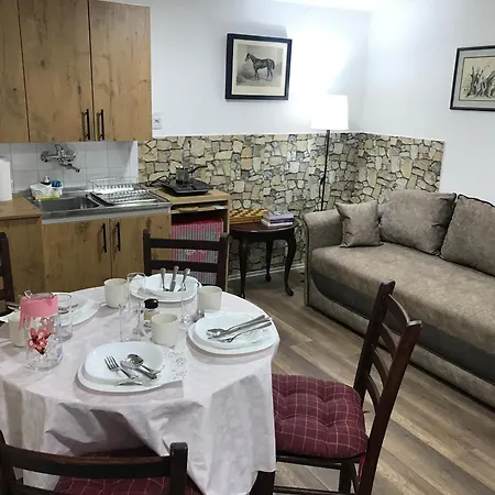 Near Highway Free Parking *