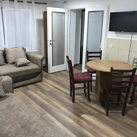 Near Highway Free Parking * Belgrado