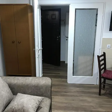 Апартаменты Near Highway Free Parking